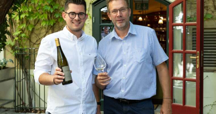 Jungwinzer Haimerl präsentiert seine Weine vor dem Schlossquadrat-Trophy-Finale