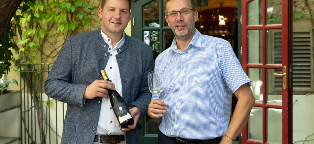 Lukas Schiefermair, Jungwinzer aus Oberösterreich, ist im Finale der 16. Schlossquadrat-Trophy. Einzelverkostung im Gergely’s:  10. Februar, 17:00 und 19.30 Uhr