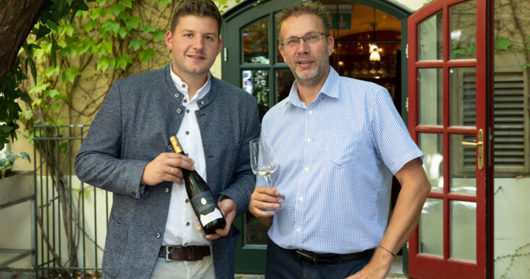 Lukas Schiefermair, Jungwinzer aus Oberösterreich, ist im Finale der 16. Schlossquadrat-Trophy. Einzelverkostung im Gergely’s:  10. Februar, 17:00 und 19.30 Uhr